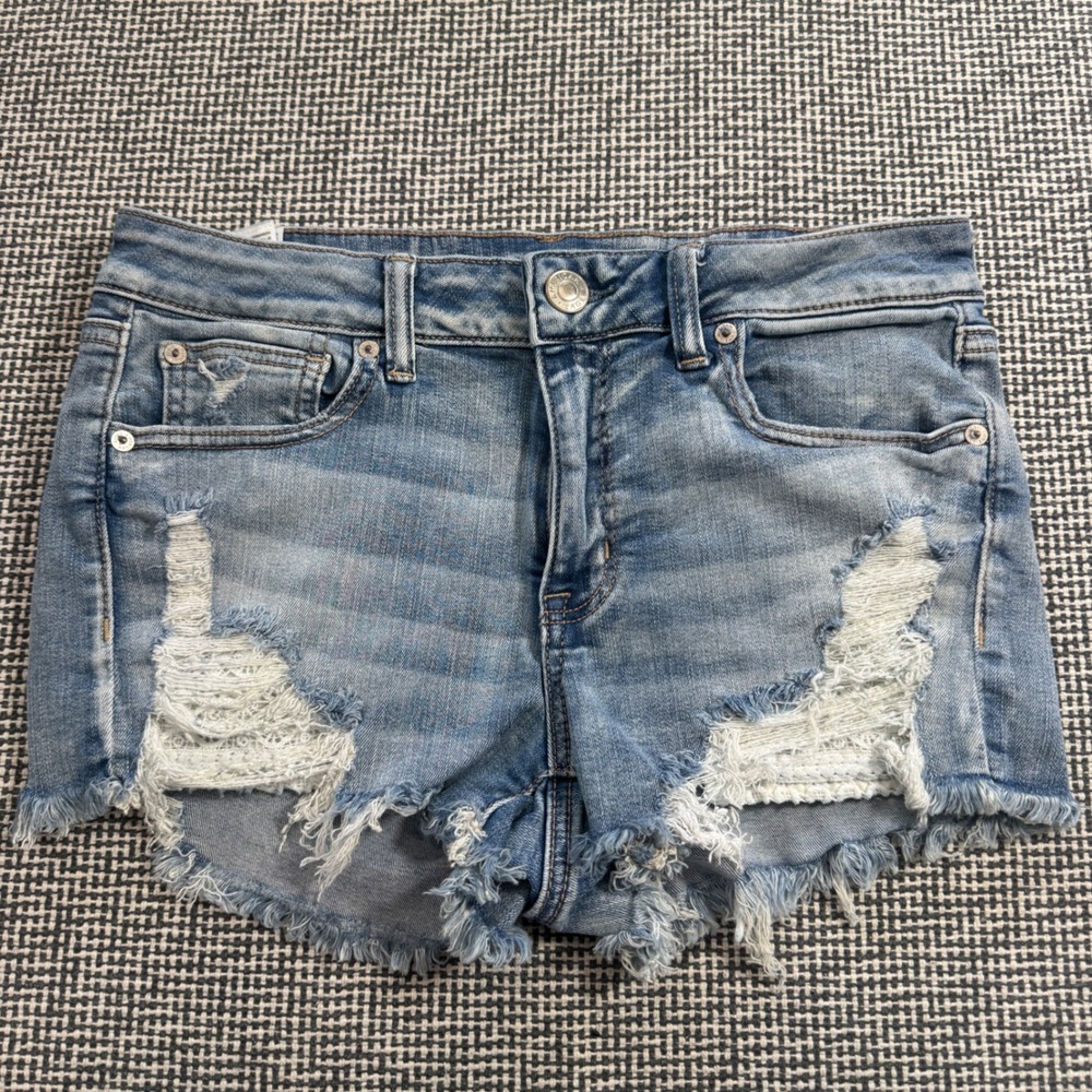 American Eagle Shortie Light Wash Distressed Denim Shorts Next Level Stretch 10